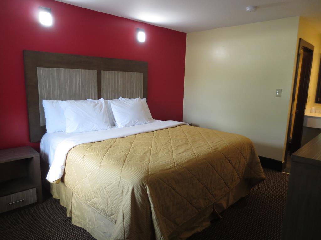 Brick Motor Inn Room photo